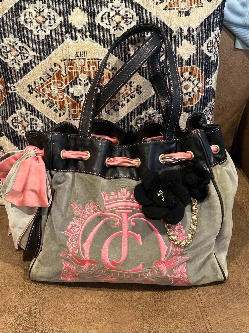 Juicy Couture Pink Y2K VINTAGE & Gray Velvet Drawstring Tote with Black Flower - Picture 6 of 11
